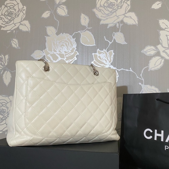 Chanel Gst - ❤️on my fb page - Lux Online Canada - $3000 cad emt -authentic ✅ - Picture 3 of 4